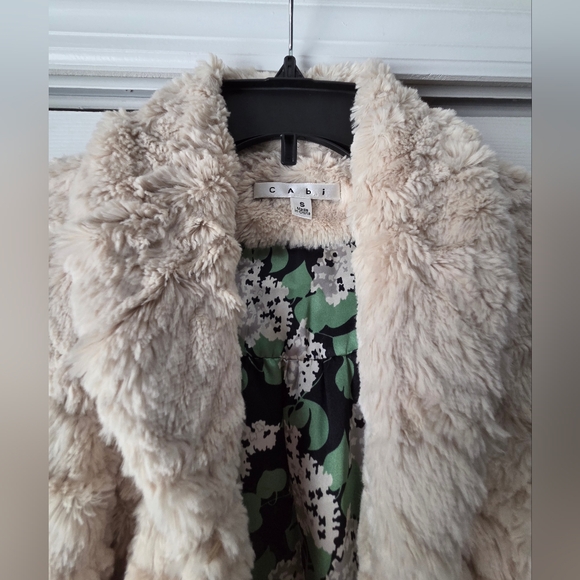 NWOT CAbi Plush Teddy Faux Fur Jacket in Cream/Ivory Color Size S - Picture 3 of 8